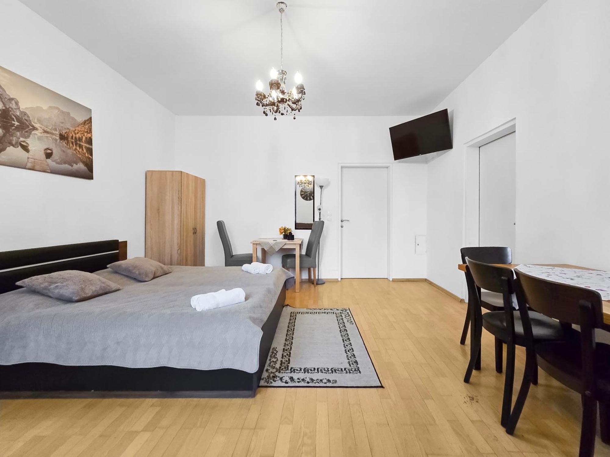 Three King-Size Beds, Three Bedrooms Вена Экстерьер фото