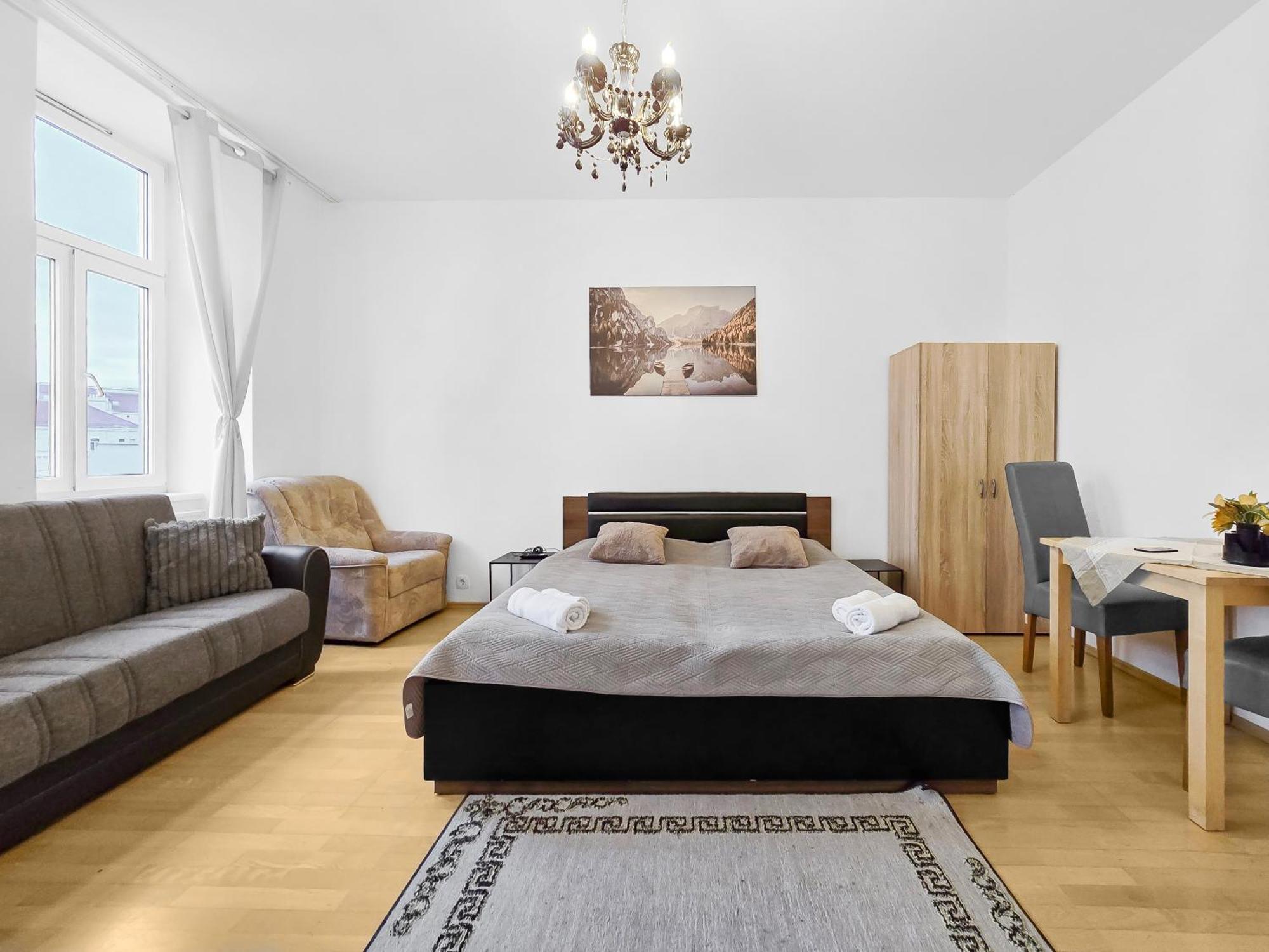 Three King-Size Beds, Three Bedrooms Вена Экстерьер фото