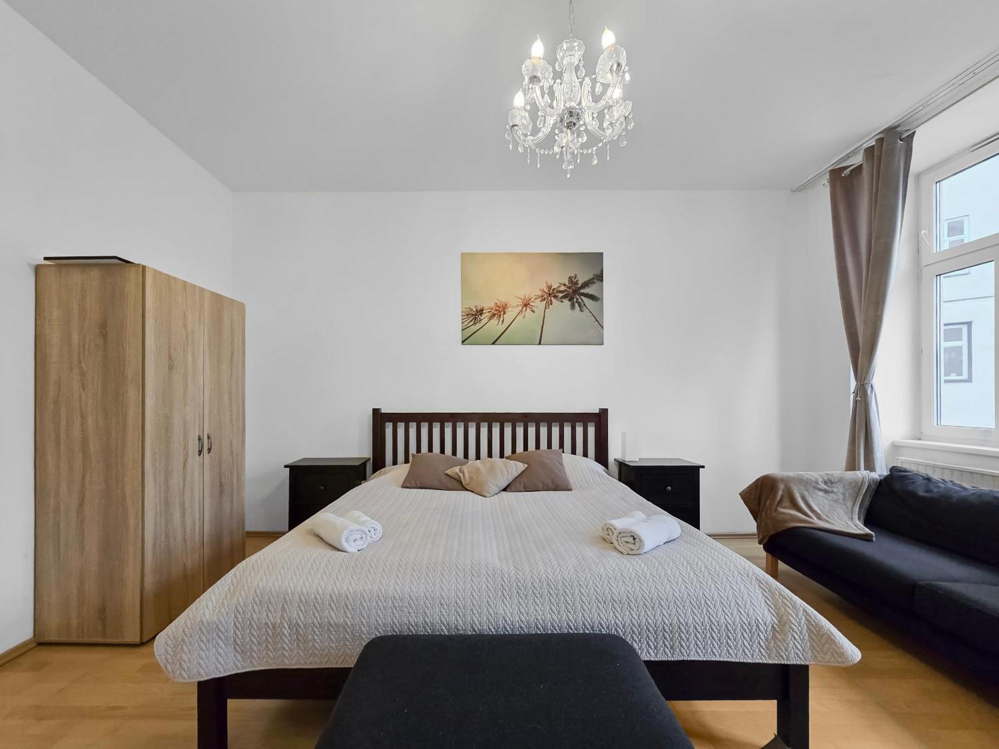 Three King-Size Beds, Three Bedrooms Вена Экстерьер фото